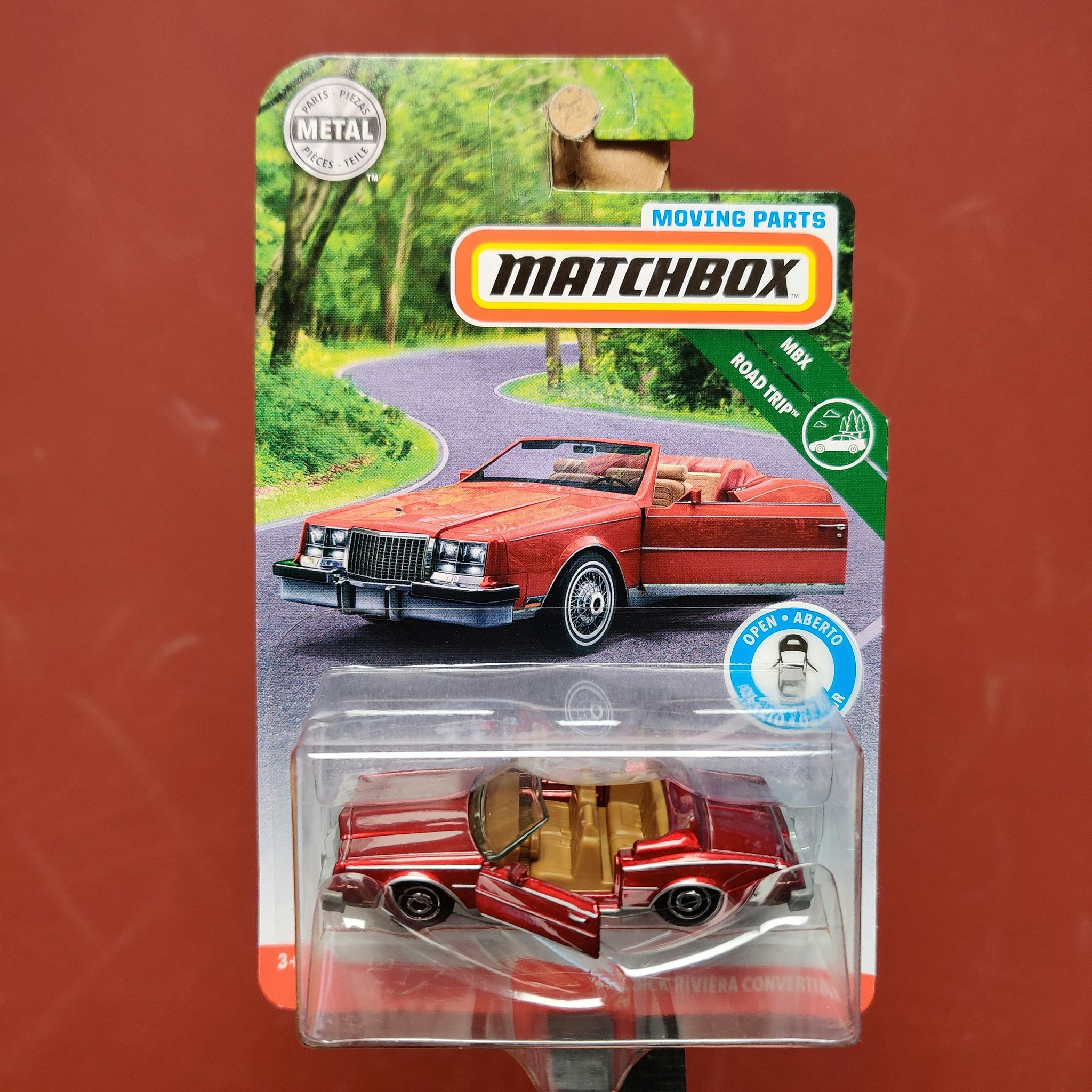 Skala 1/64 Matchbox: Buick Riviera Convertible 83'