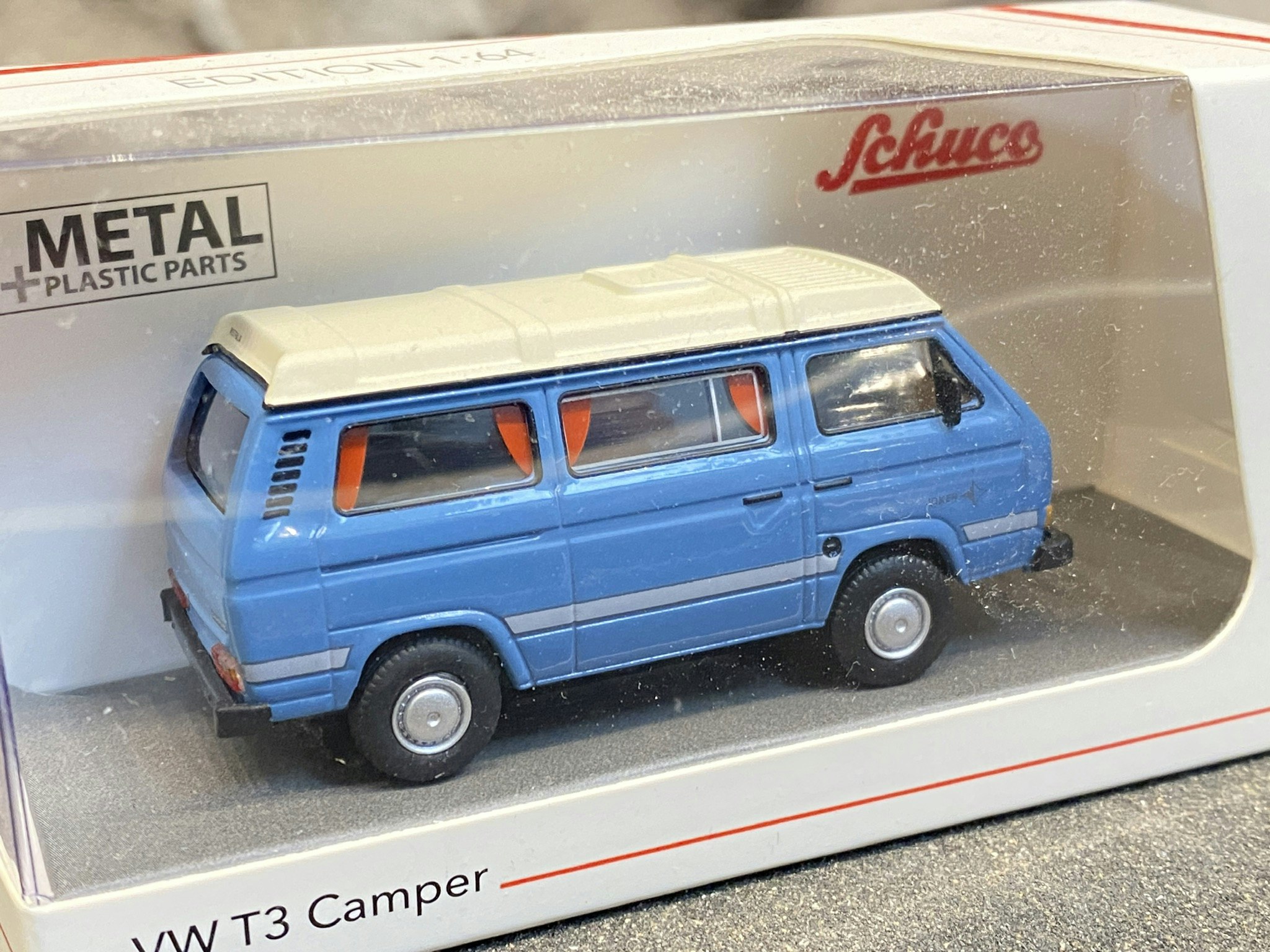 Skala 1/64 Volkswagen T3 Camper från Schuco