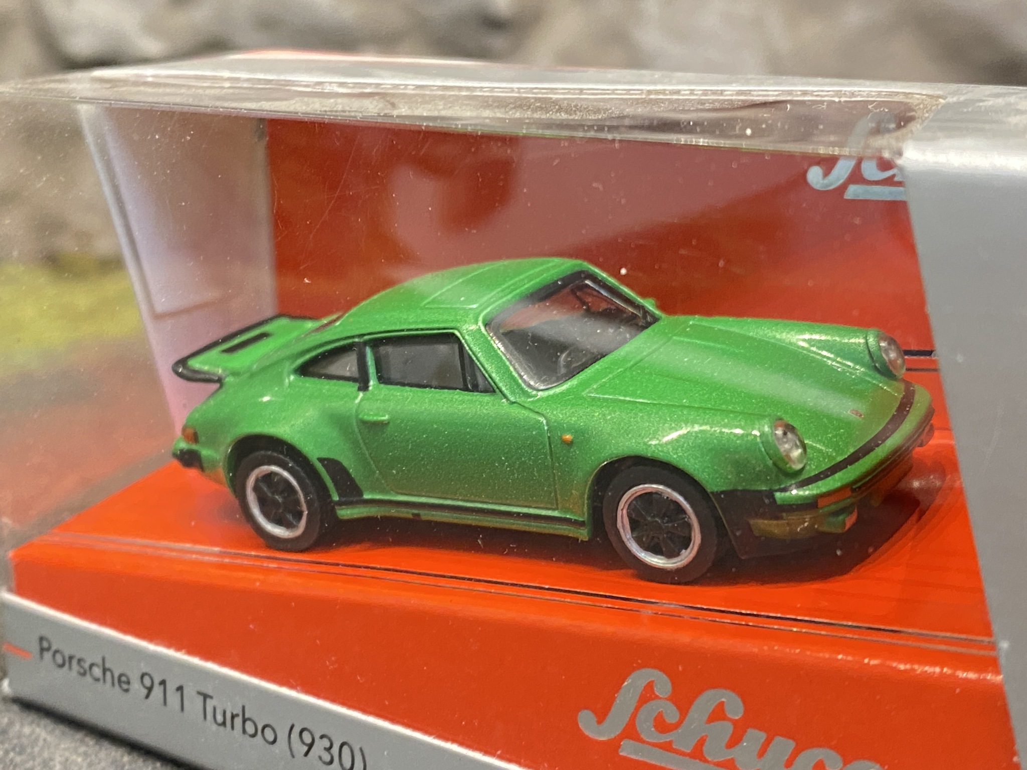 Skala 1/64 Porsche 911 Turbo (930), Grön, från Schuco