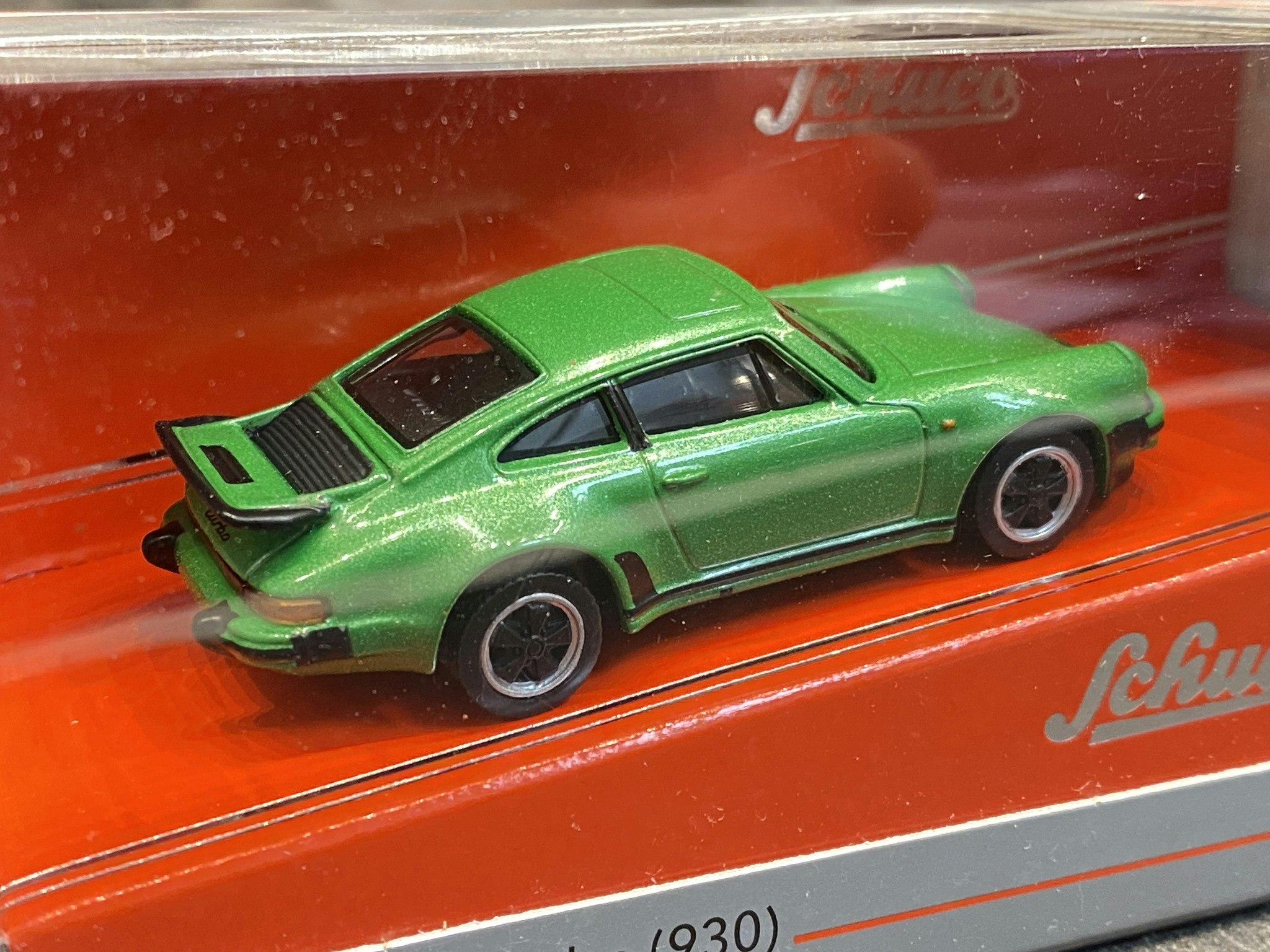 Skala 1/64 Porsche 911 Turbo (930), Grön, från Schuco