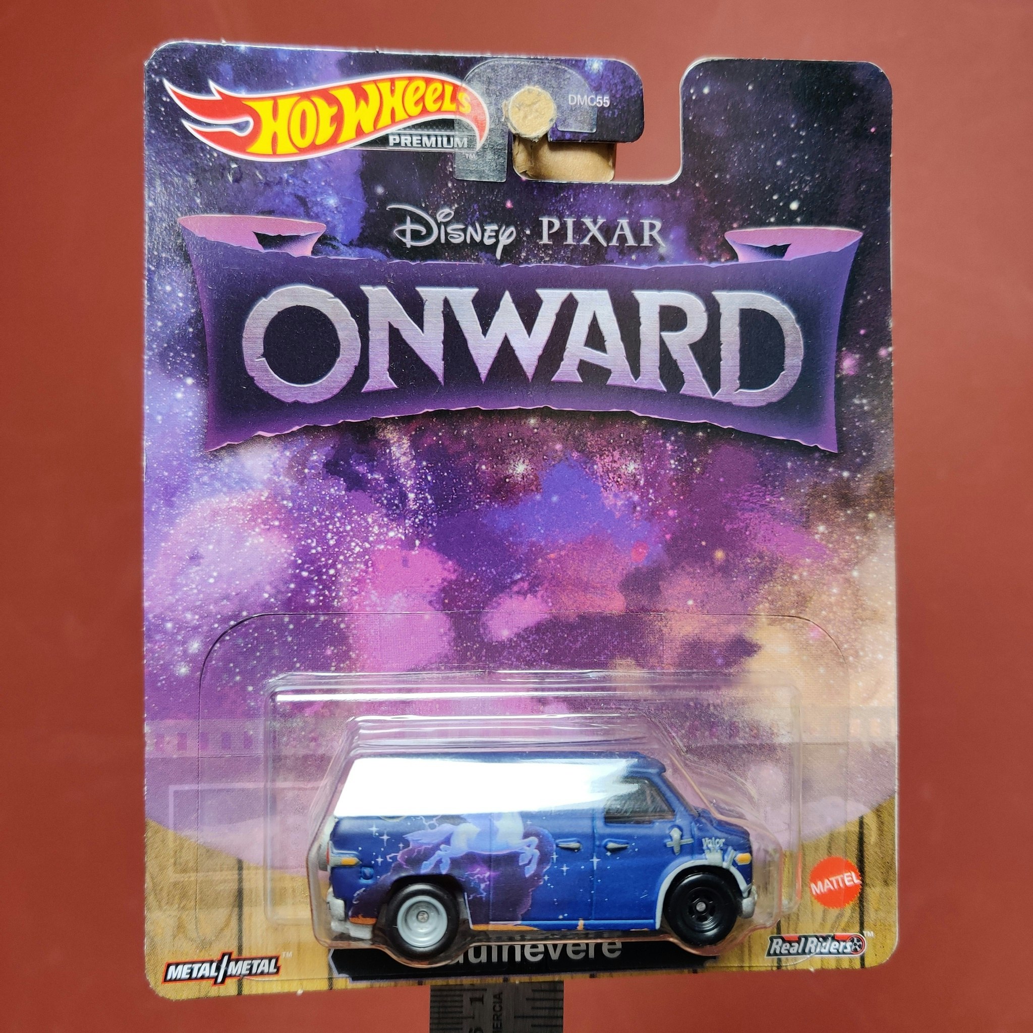 Skala 1/64 Hot Wheels Premium, GUINEVERE Disney-Pixar Onward - Framåt