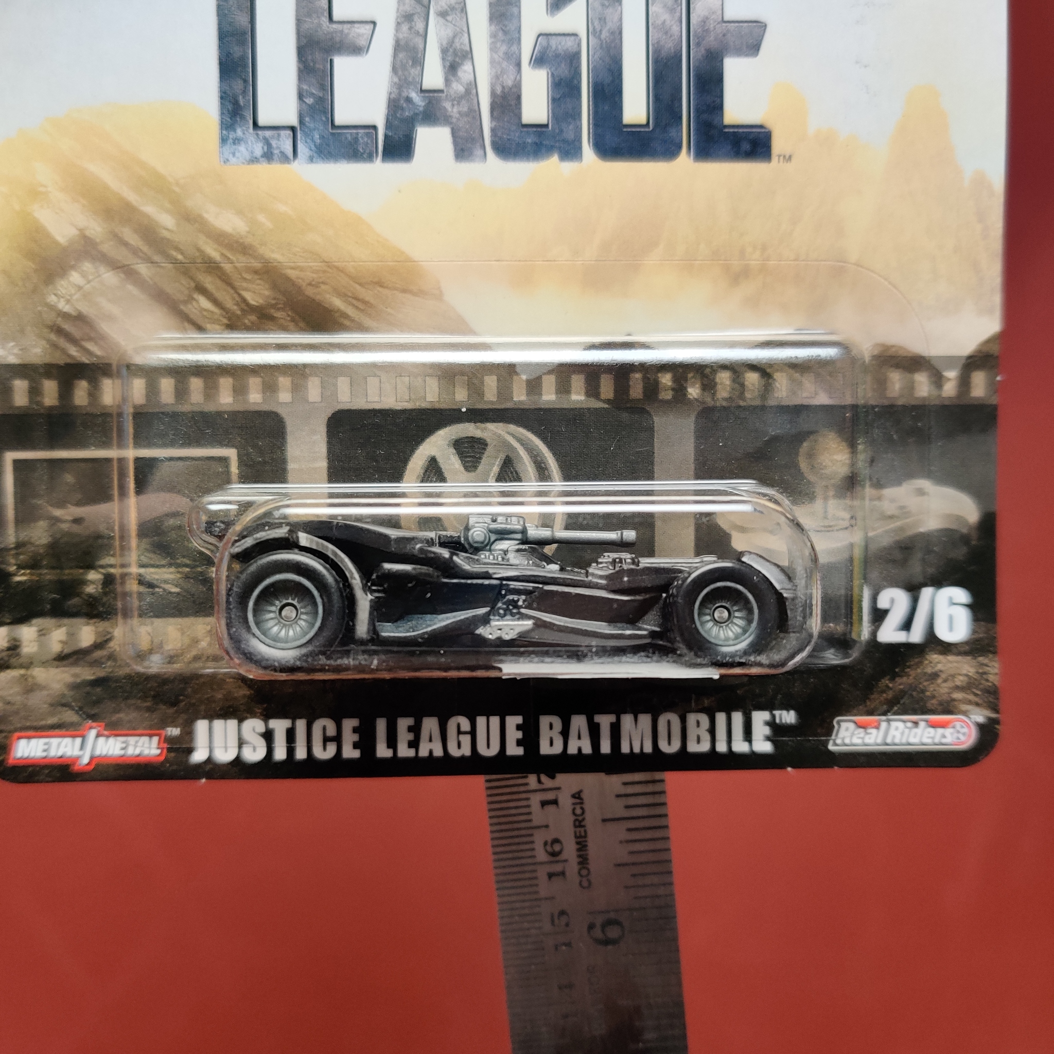 Skala 1/64 Hot Wheels Premium, Justice League Batmobile
