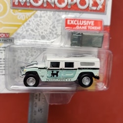 Skala 1/64 - Hummer H1 2004 "MONOPOLY - POP Culture" från Johnny Lightning