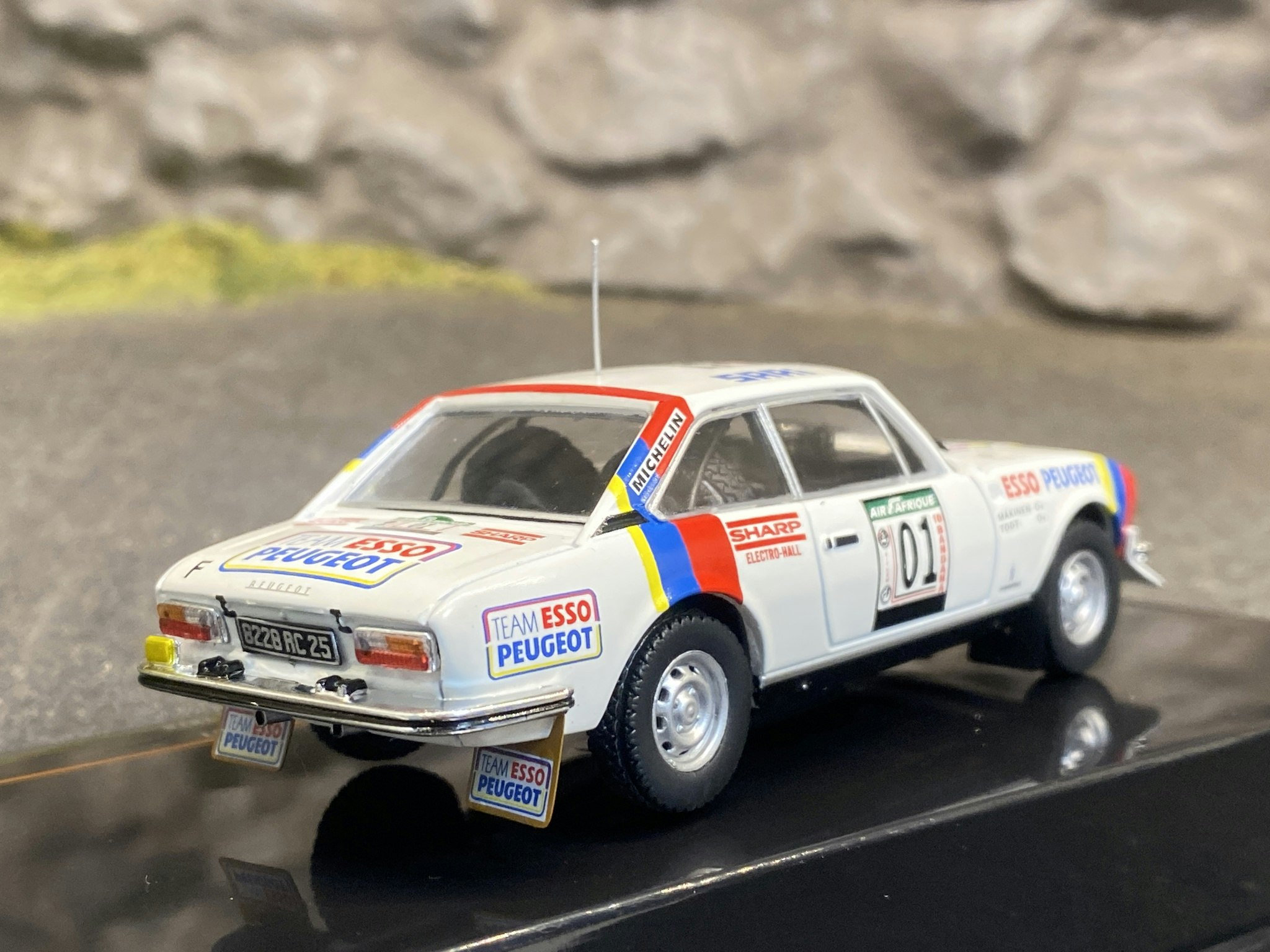 Skala 1/43 - Peugeot 504 Coupe V6#01, T Mäkinen/J.Todt -1978' fr IXO-models