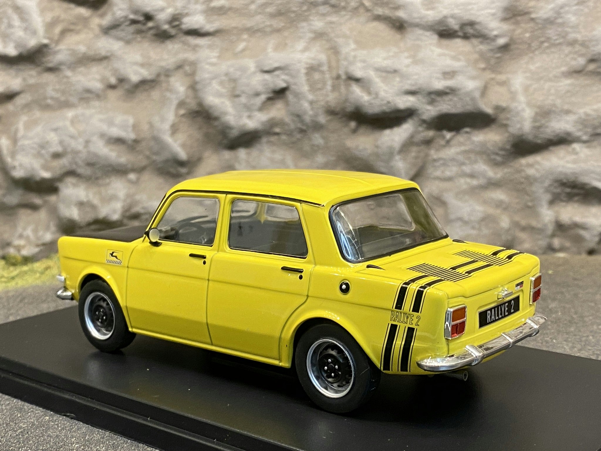 Skala 1/24 Simca 1000 Rallye 2, Gul/svart från WhiteBox