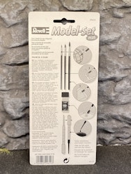 Model-set PLUS fr Revell: 3 penslar i olika storlekar, 2 pipetter, 1 färgrengöring.