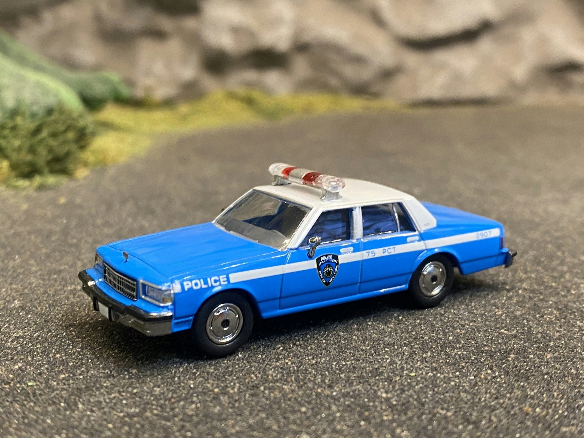 Skala 1/87 - Chevrolet Caprice, NYPD, Polisbil fr Brekina