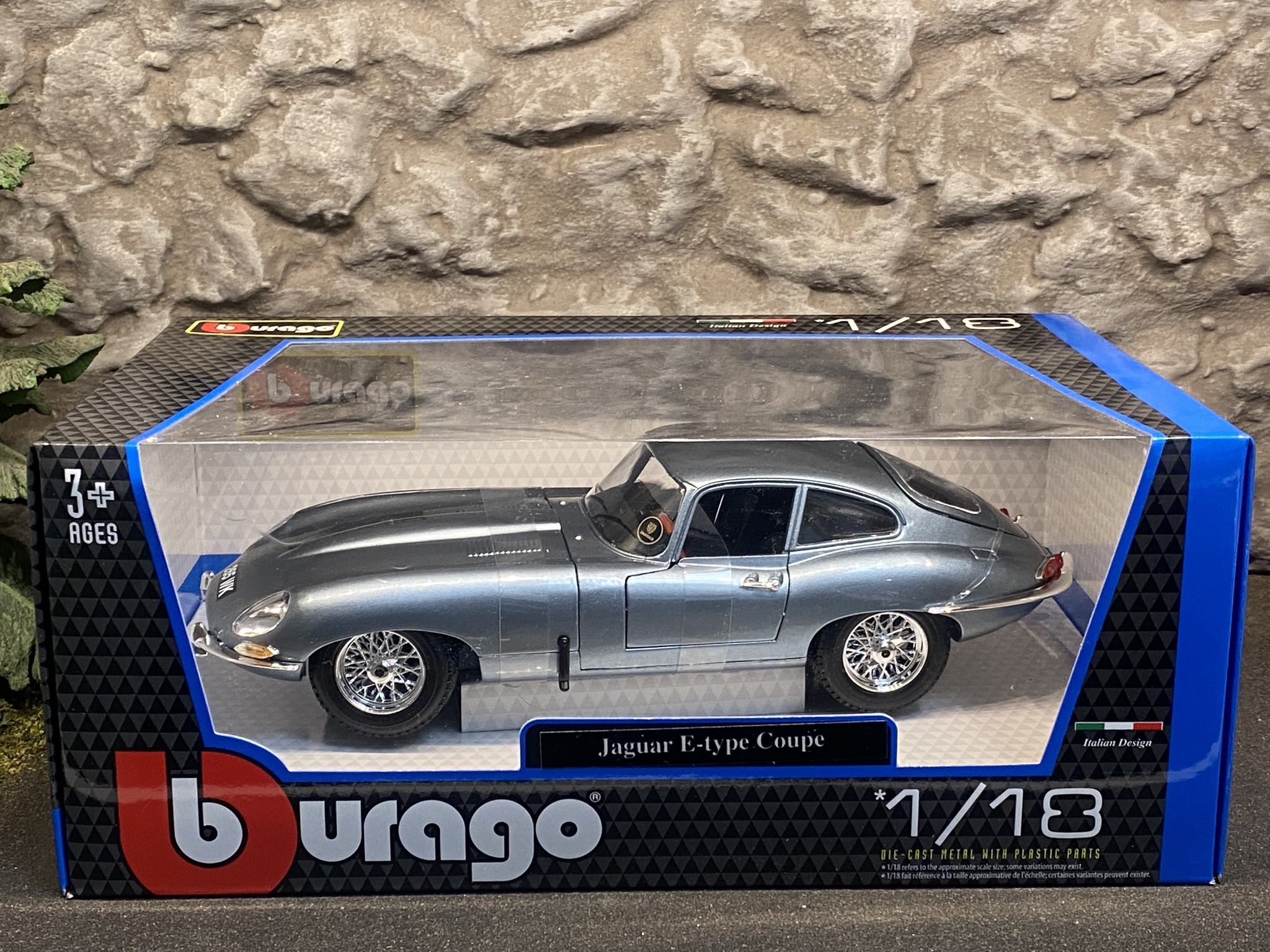 Skala 1/18 Jaguar E-type Coupé, Light Blue Metallic, fr Bburago