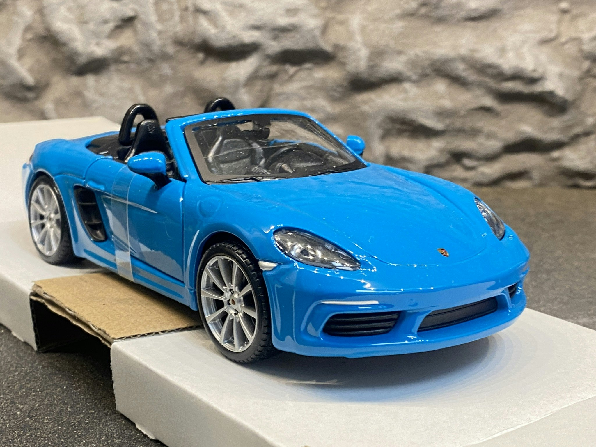 Skala 1/24 Porsche 718 Boxter, Miami blue, fr Bburago