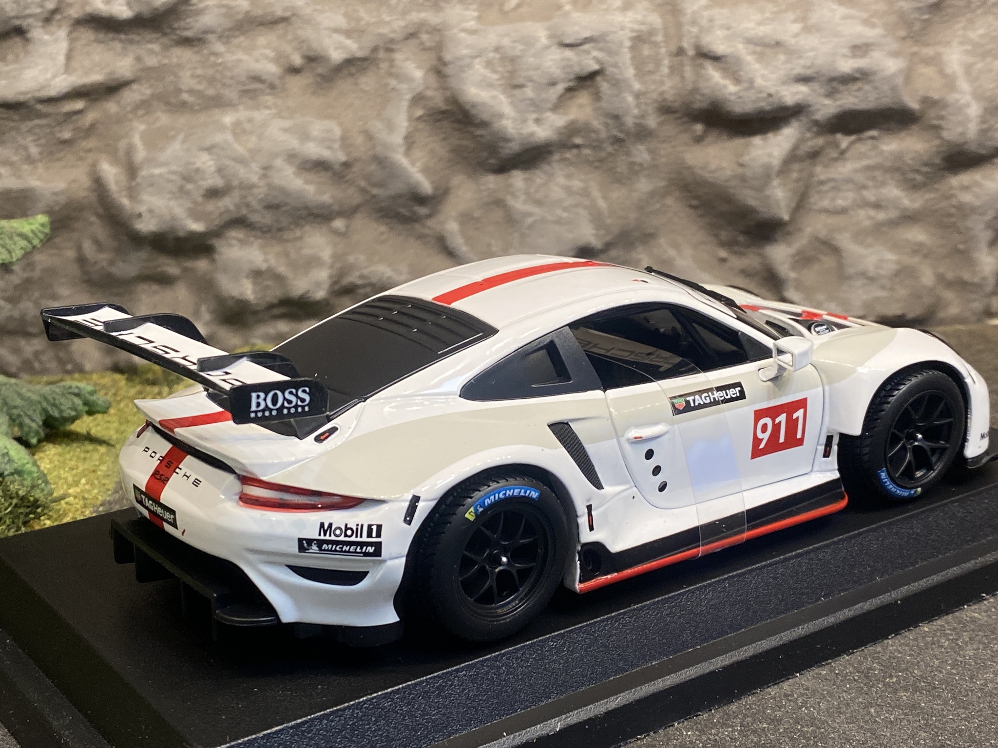 Skala 1/24 Porsche 911 RSR GT #911, fr Bburago