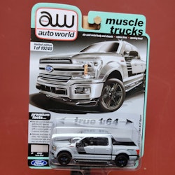 Skala 1/64 Ford F-150 XLT Sport 19' "M9uscle Trucks" från Auto World Rel.5 Ver.B