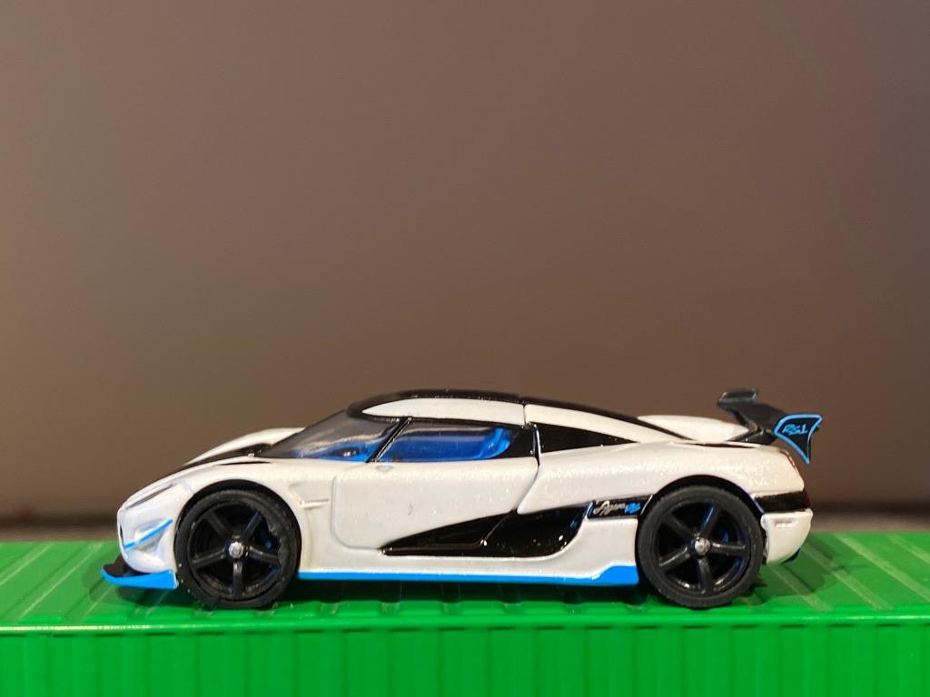 Skala 1/64 Exklusiv KOENIGSEGG AGERA RS, Vit från TARMAC works