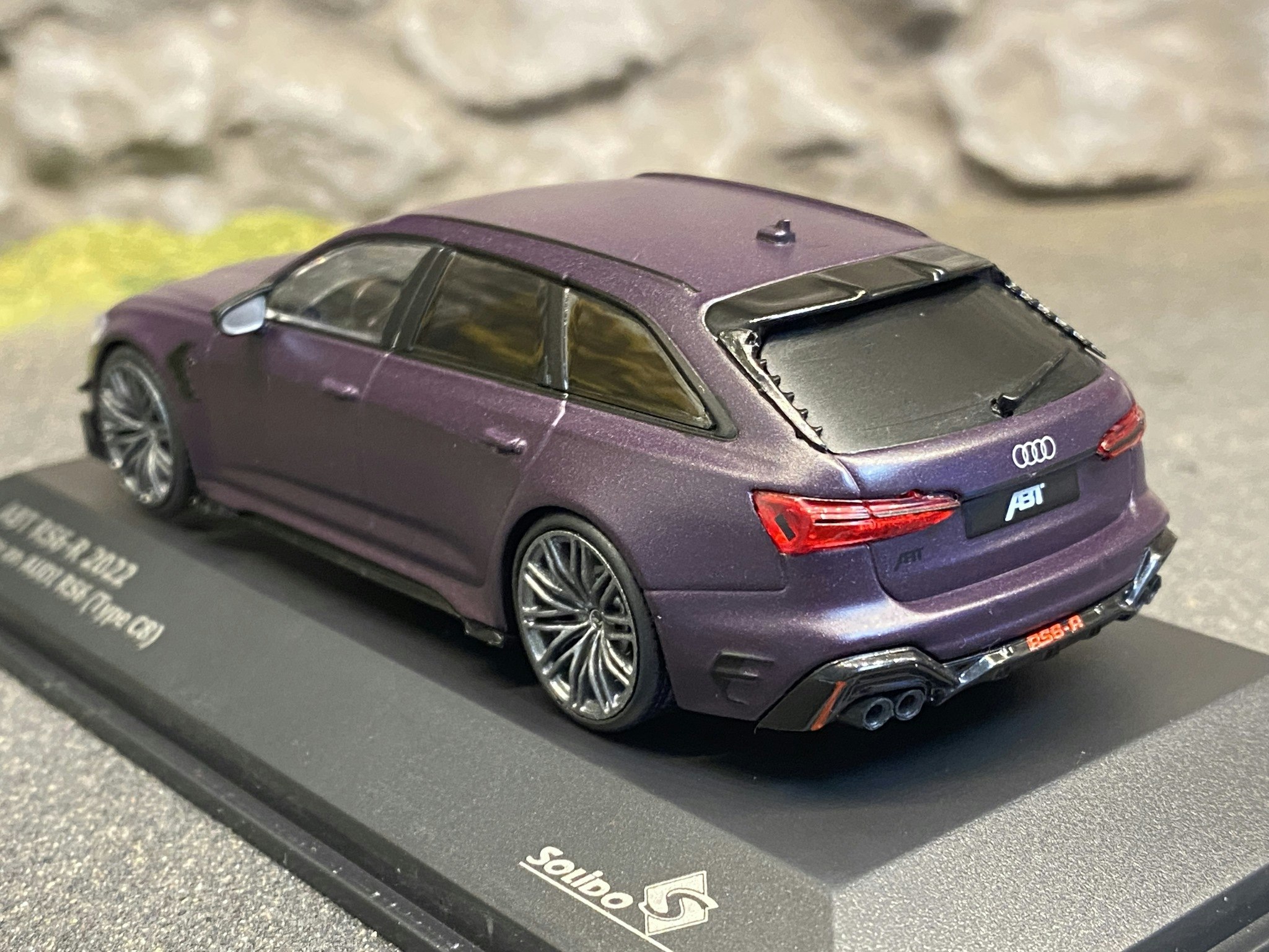 Skala 1/43 Audi ABT RS 6-R 2022, Matt Purple, fr Solido