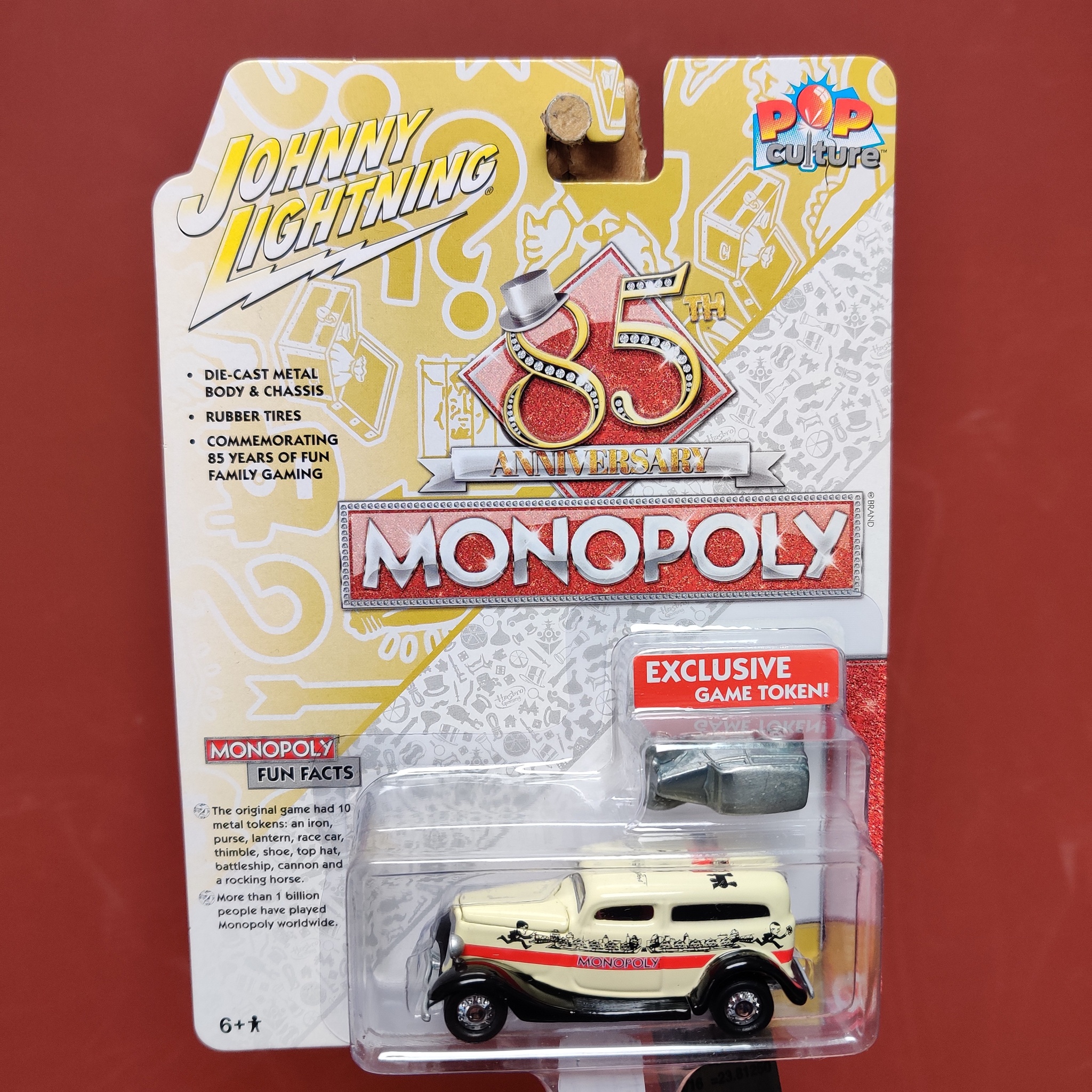 Skala 1/64 - Ford Panel Delivery 33 "MONOPOLY - POP Culture" från Johnny Lightning