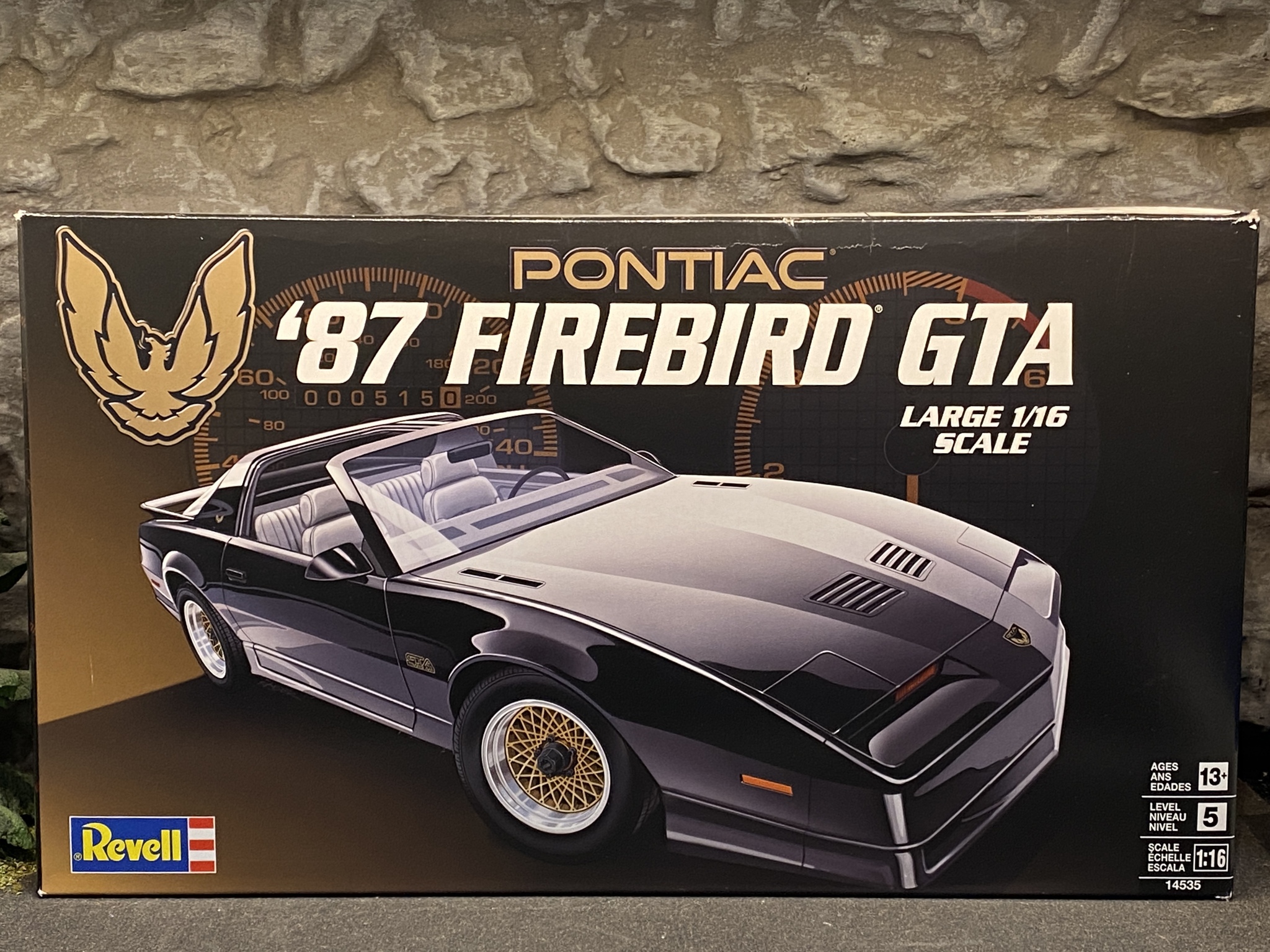 Skala 1/16: Byggmodell Pontiac Firebird GTA 87 fr REVELL