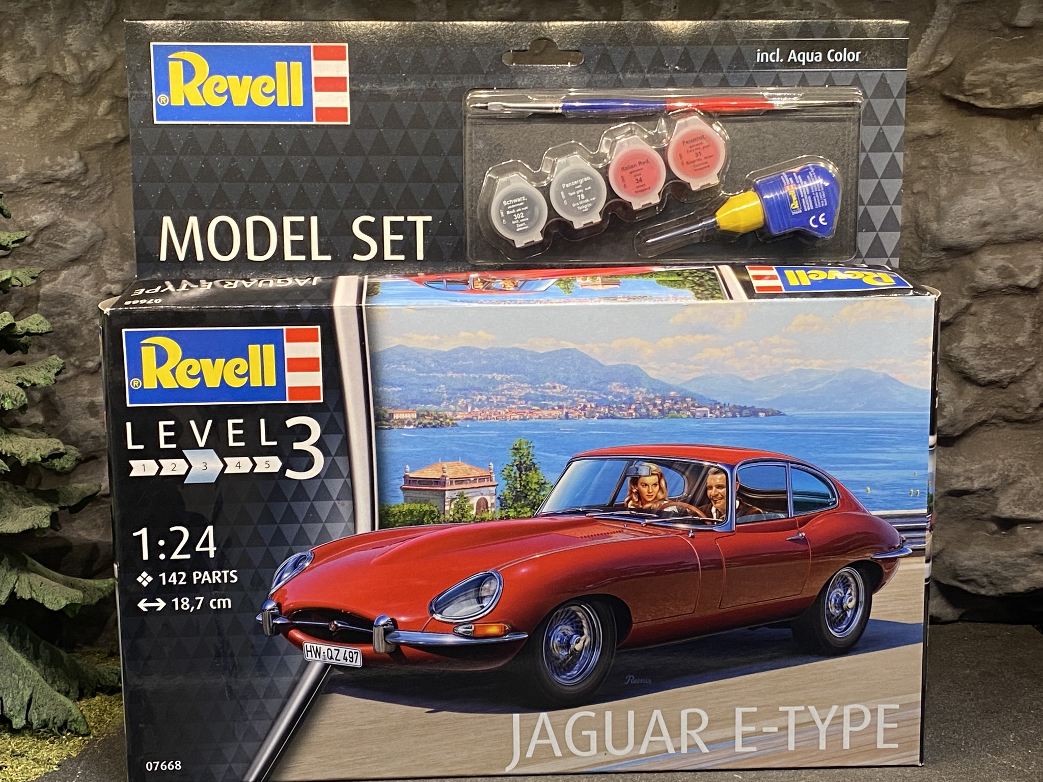 Skala 1/24 Jaguar E-type, Byggmodell m pensel färg & lim fr Revell
