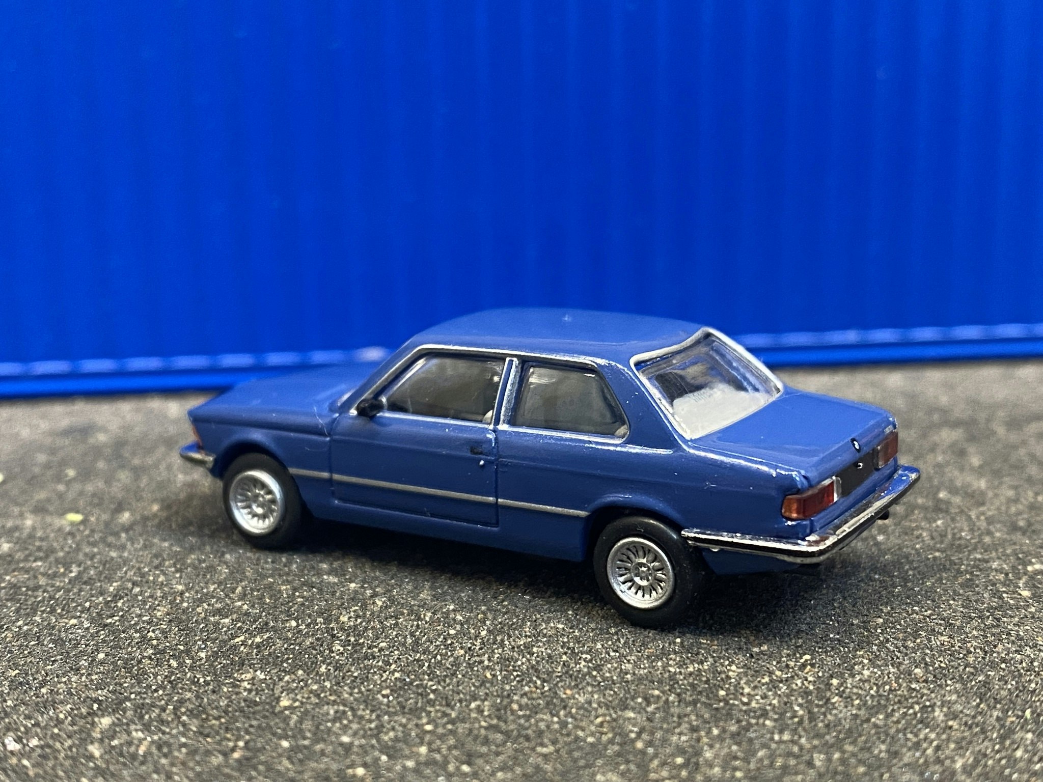 Scale 1/87 - BMW 323i, Blue fr Brekina