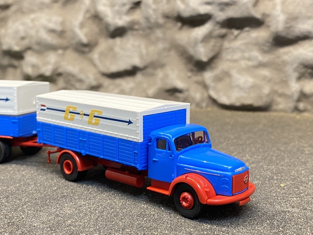 Skala 1/87 H0 - Volvo N 88, Lastbil med släp, G&G från Brekina