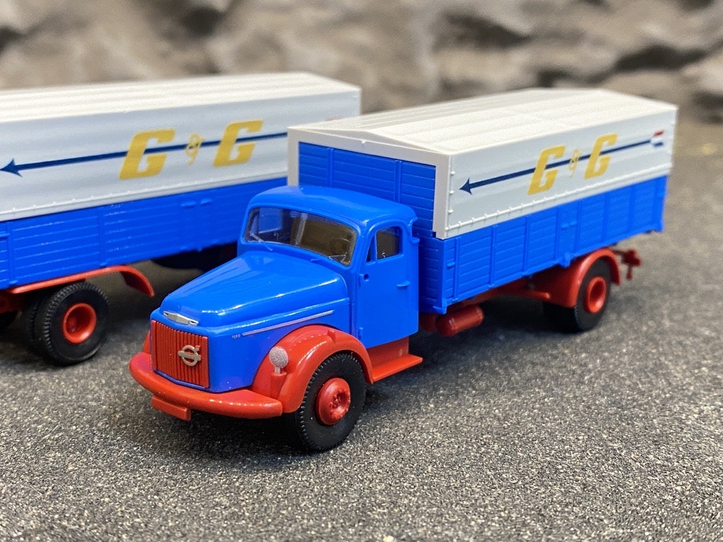 Skala 1/87 H0 - Volvo N 88, Lastbil med släp, G&G från Brekina