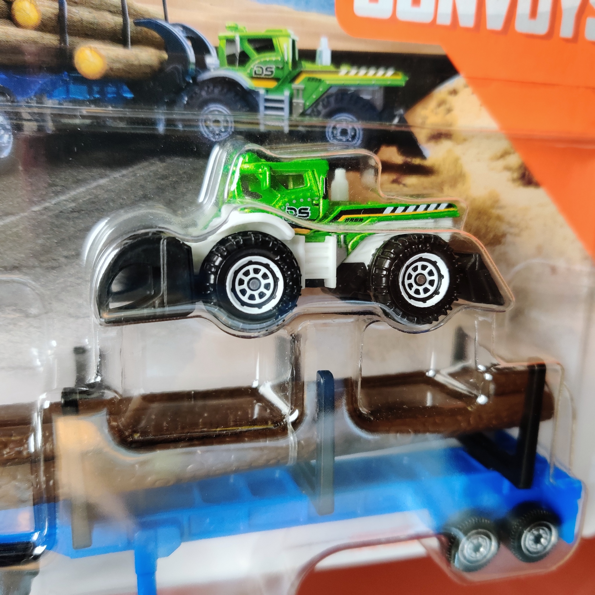 Skala 1/64 Matchbox "Convoys" - Ford Cargo & Logger Bed - Dirt Smasher
