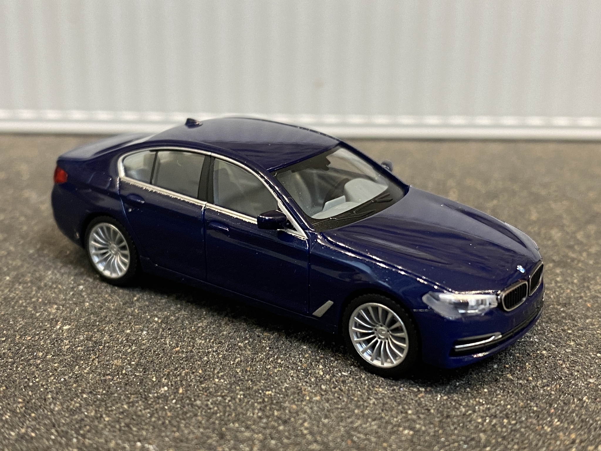 Scale 1/87 H0, BMW 5 series LIMO TM, Dark blue from Herpa