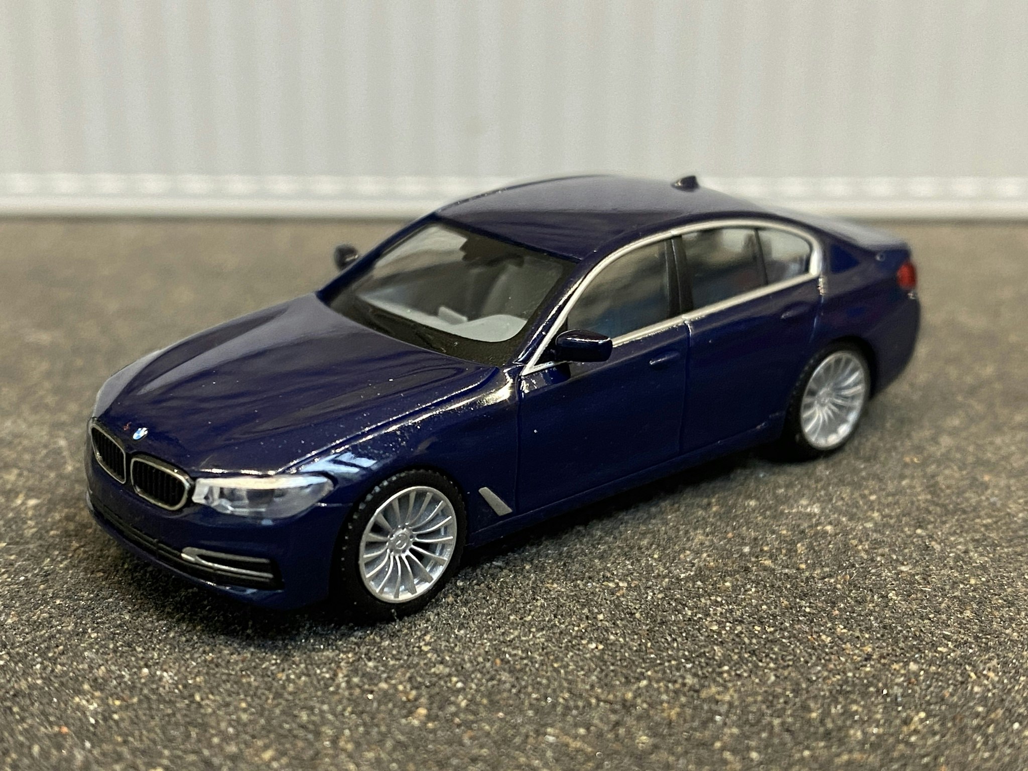 Scale 1/87 H0, BMW 5 series LIMO TM, Dark blue from Herpa