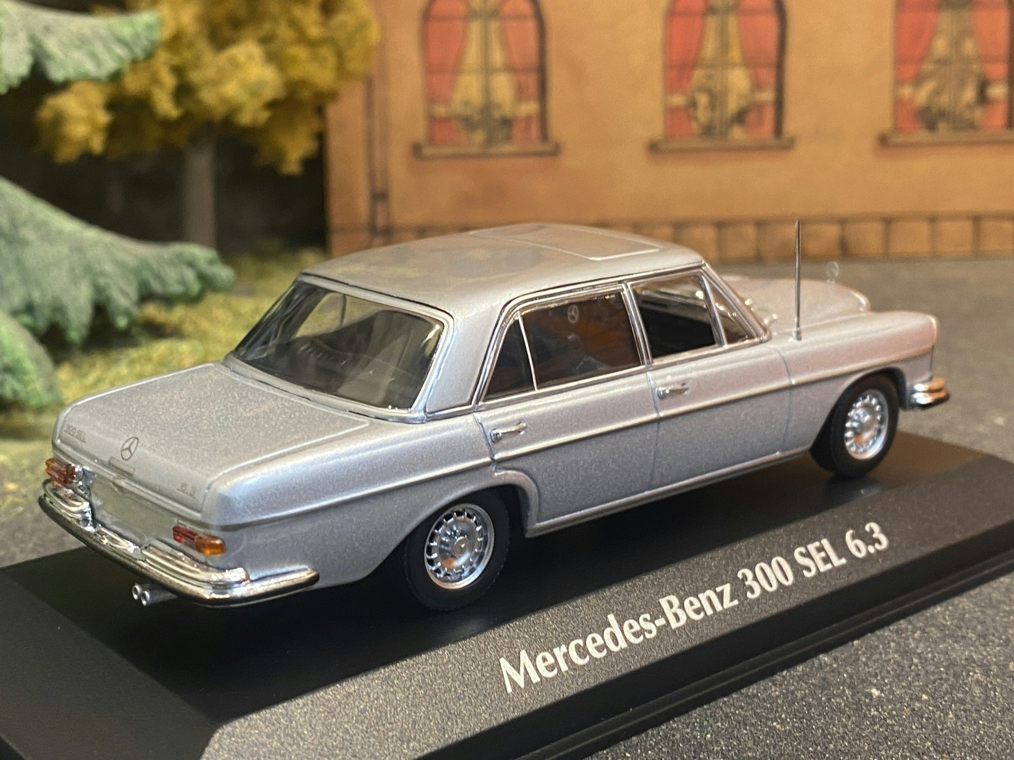 Skala 1/43 - 1968 Mercedes-Benz 300 SEL 6,3 (W109) fr Maxichamps