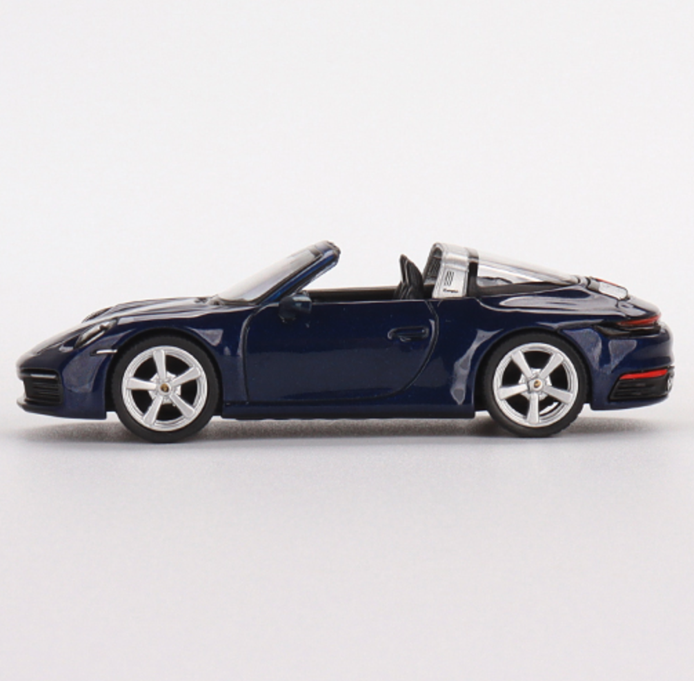 Skala 1/64 - Porsche 911 Targa 4S Gentian Blue Metallic - från MINI GT