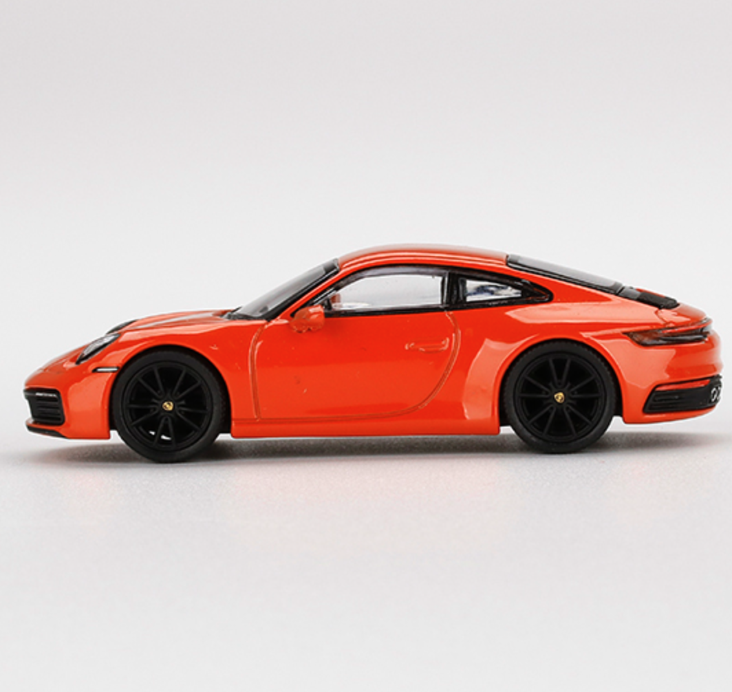 Skala 1/64 - Porsche 911 (992) Carrera 4S Lava Orange - från MINI GT