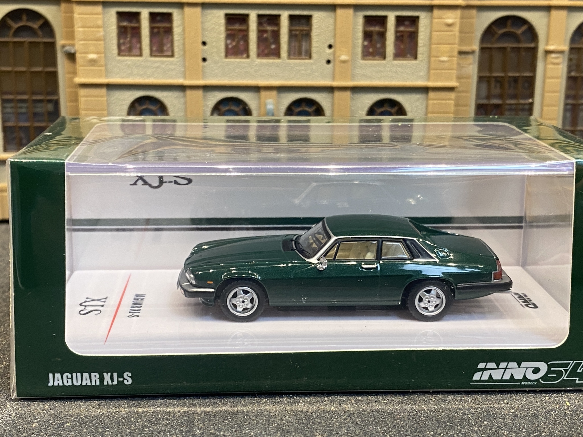 Skala 1/64 Jaguar XJ-S, Green fr Inno64