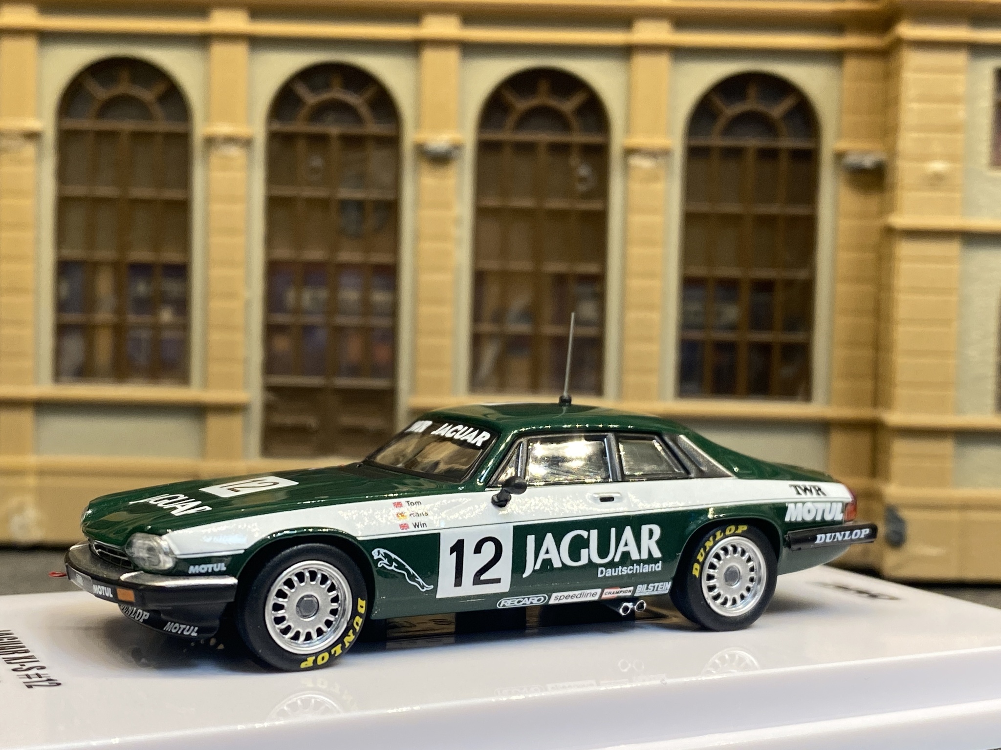 Skala 1/64 Jaguar XJ-S, TWR Racing ETCC Spa-Francorchamps 1984 Winner fr Inno64