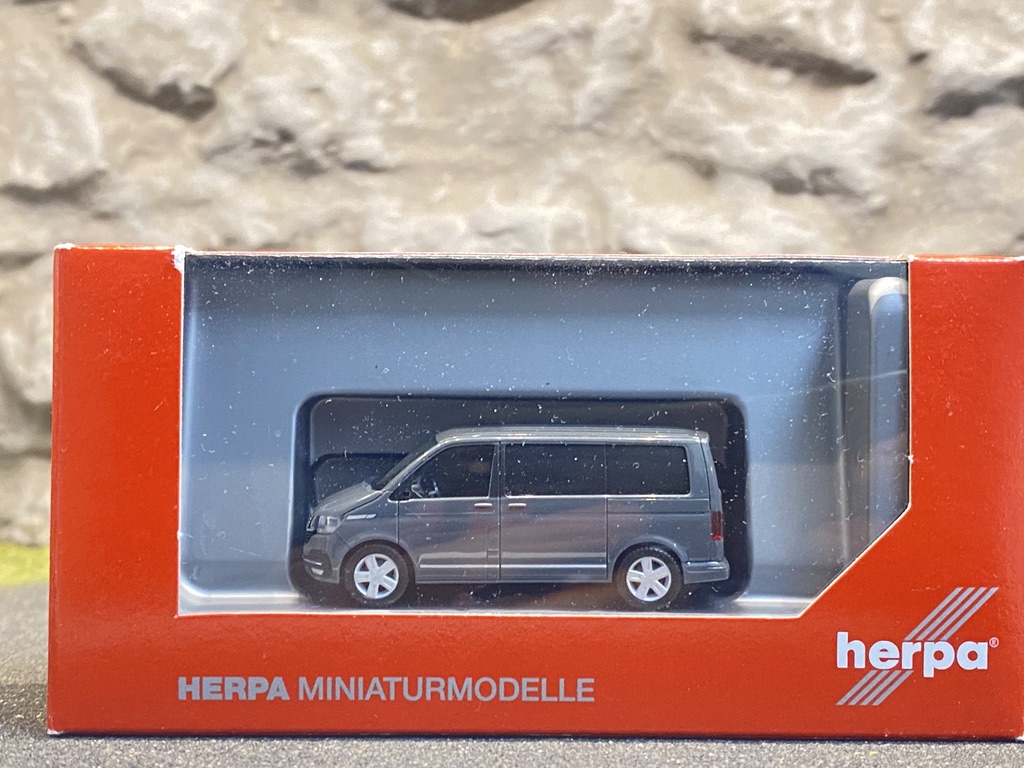 Skala 1/87 H0, Volkswagen T6.1 buss, Mörk grå från HERPA