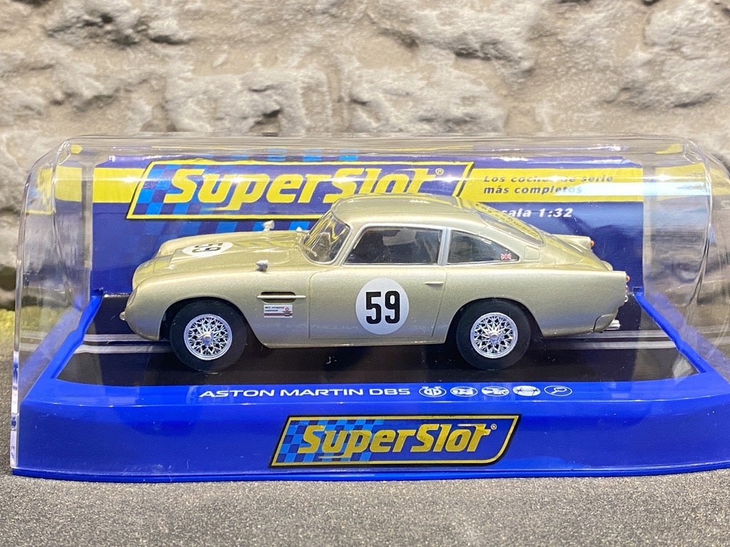 Scale 1/32 SuperSlot Analog slotcar: Aston Martin DB5, White Gold