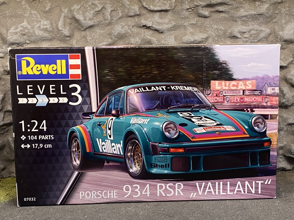 Skala 1/24 Porsche 934 RSR Vaillant fr Revell