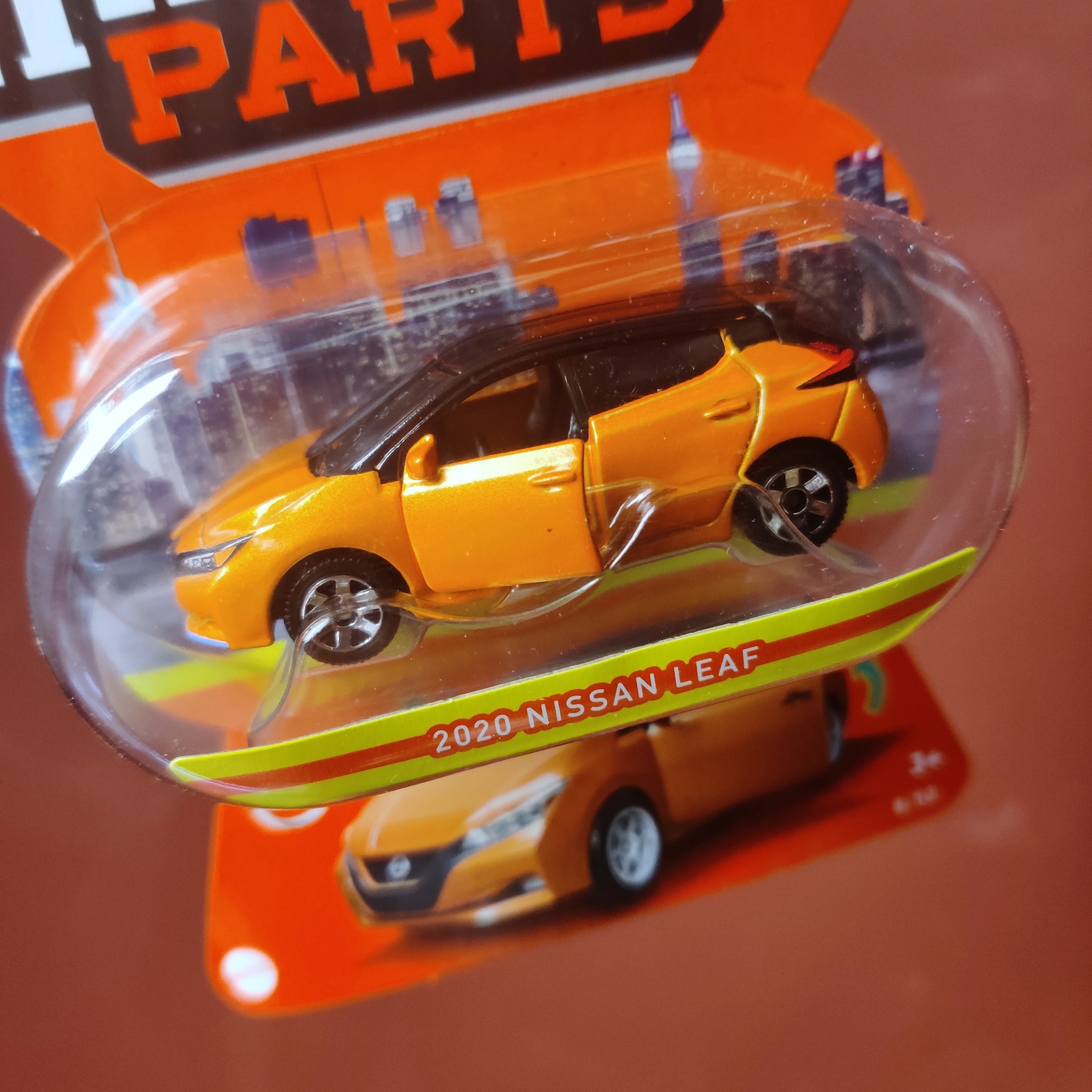 Skala 1/64 Matchbox "Moving parts" - Nissan Leaf 2020