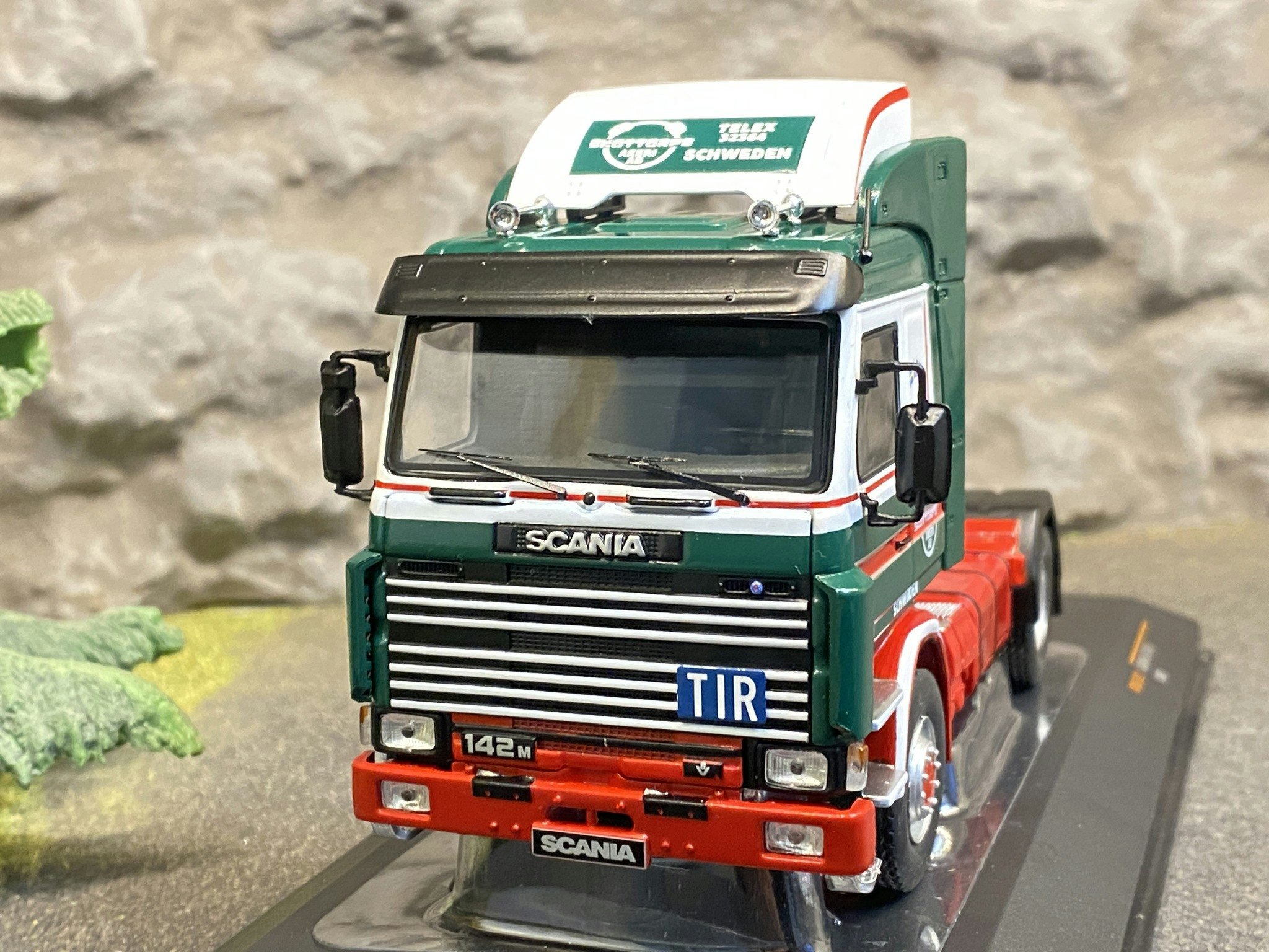 Skala 1/43 Scania 142 M, Green/white/red fr IXO Models