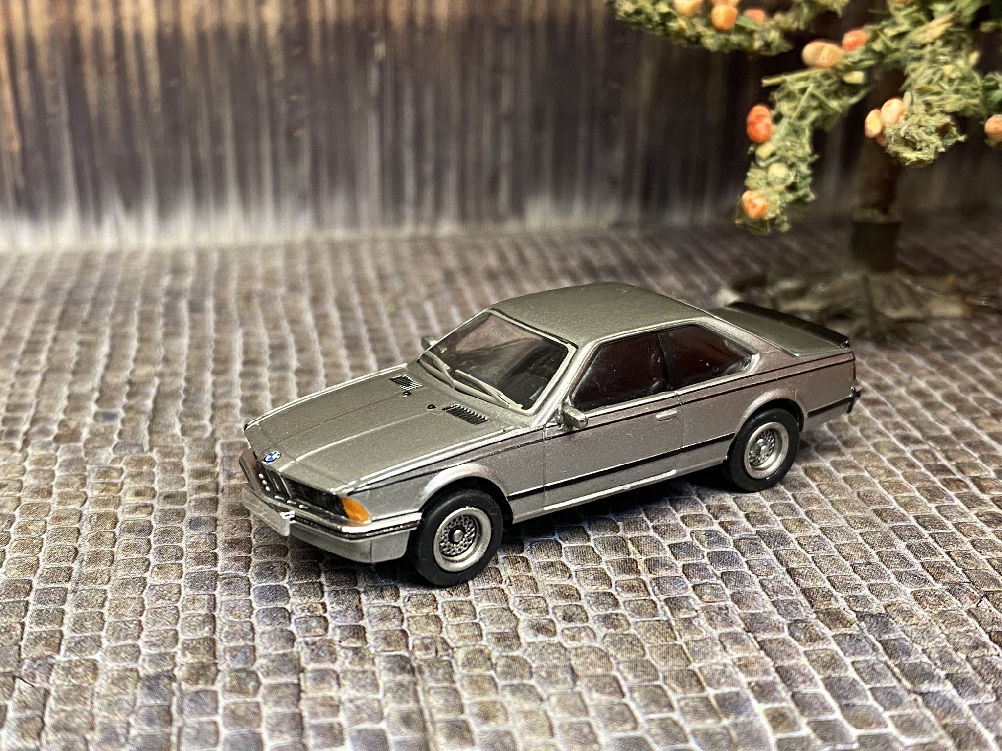 Skala 1/87 - BMW 635i, Silver fr Brekina