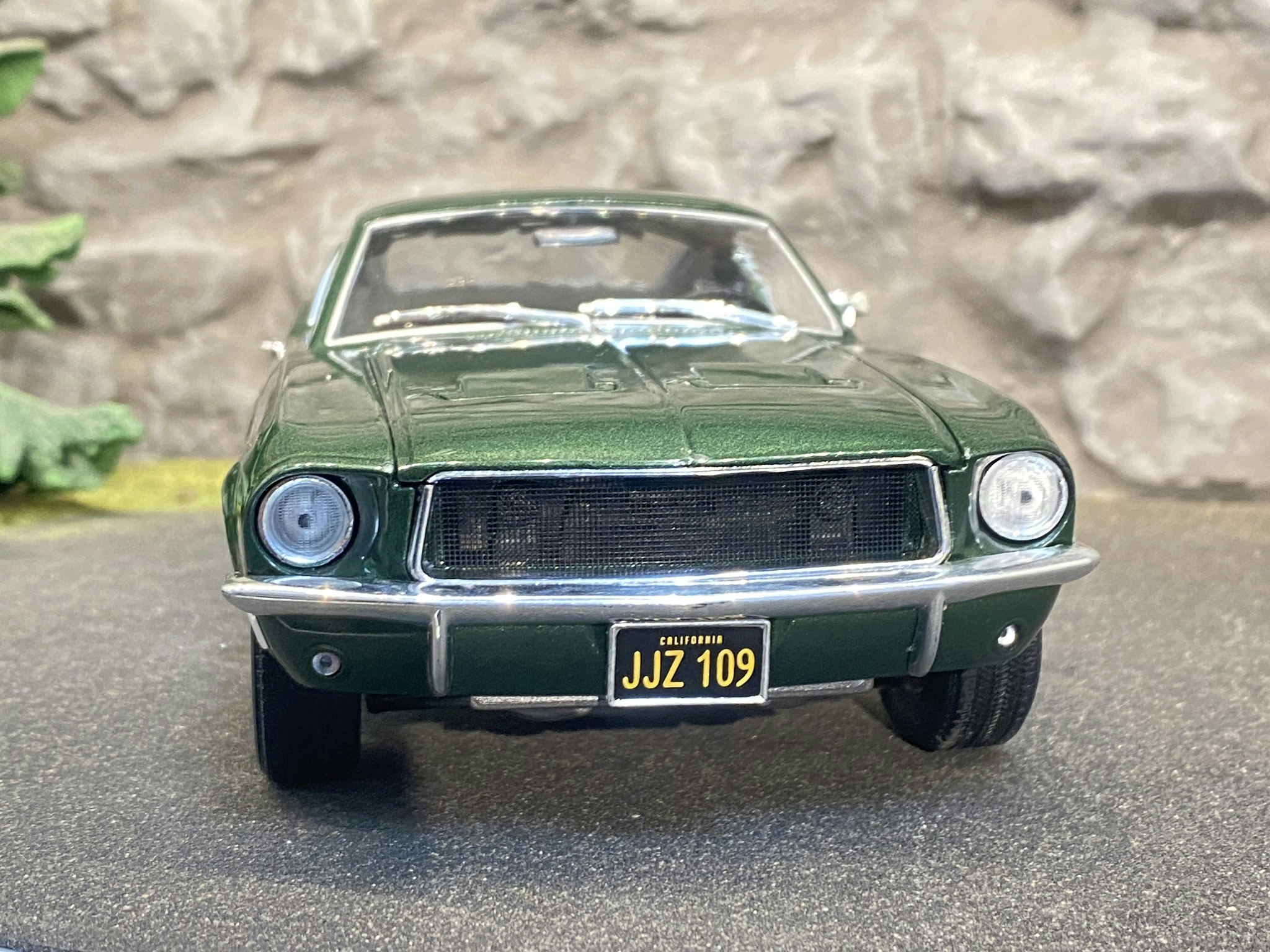 Skala 1/18 1968 Ford Mustang GT, Green metallic, Limited Edition fr Greenlight