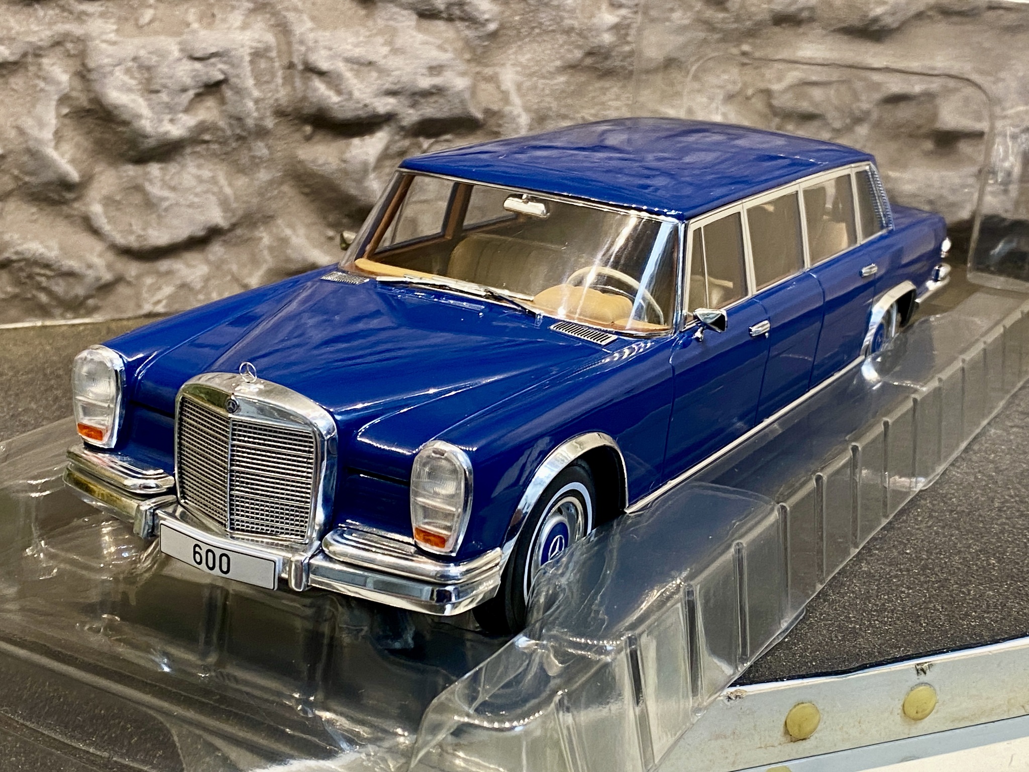 Skala 1/18 Mercedes 600 (W100) Pullman, blue 1969 fr MCG Model Car Group