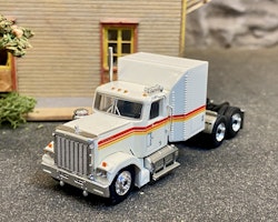 Skala 1/87 GMC General, Vit/White w stripes fr Brekina