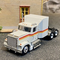 Skala 1/87 GMC General, Vit/White w stripes fr Brekina