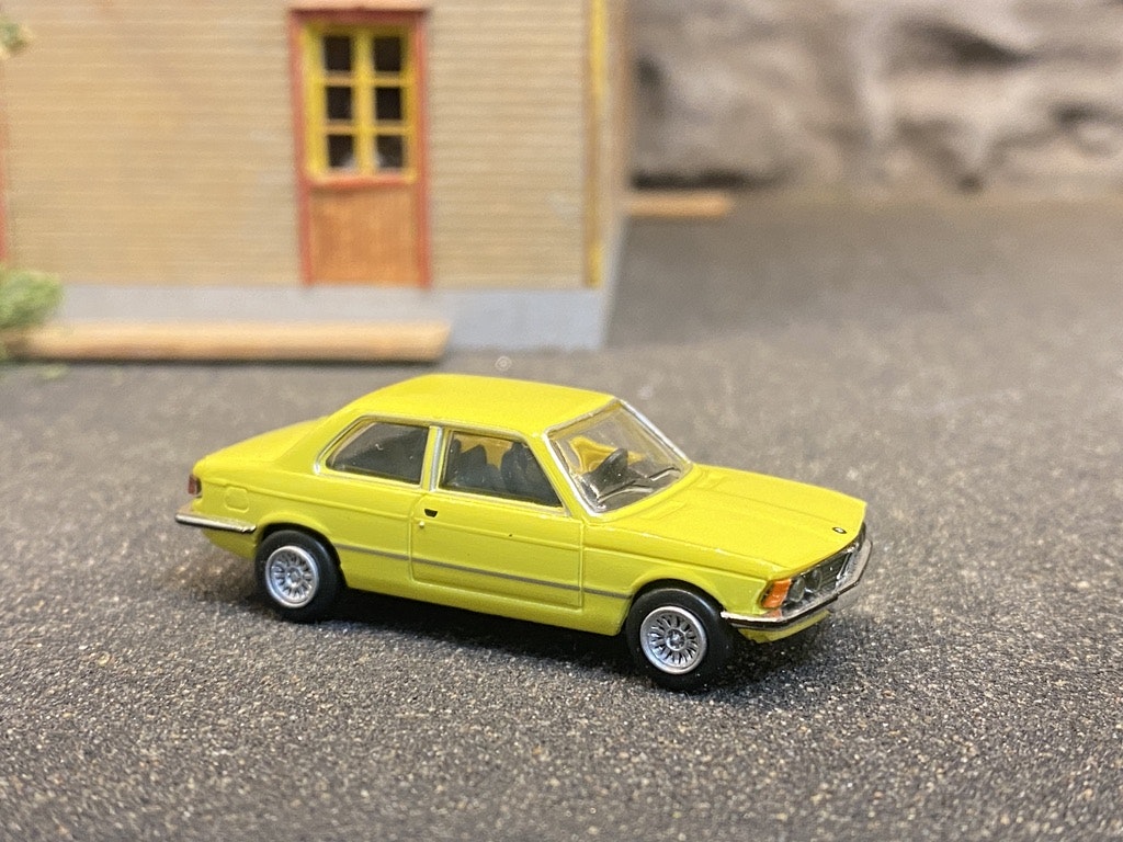 Skala 1/87 - BMW 323i, Gul/Yellow fr Brekina