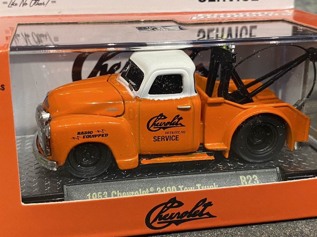 Skala 1/64 1953 Chevrolet 3100 Tow Truck "Ground Pounders" fr M2 Machines