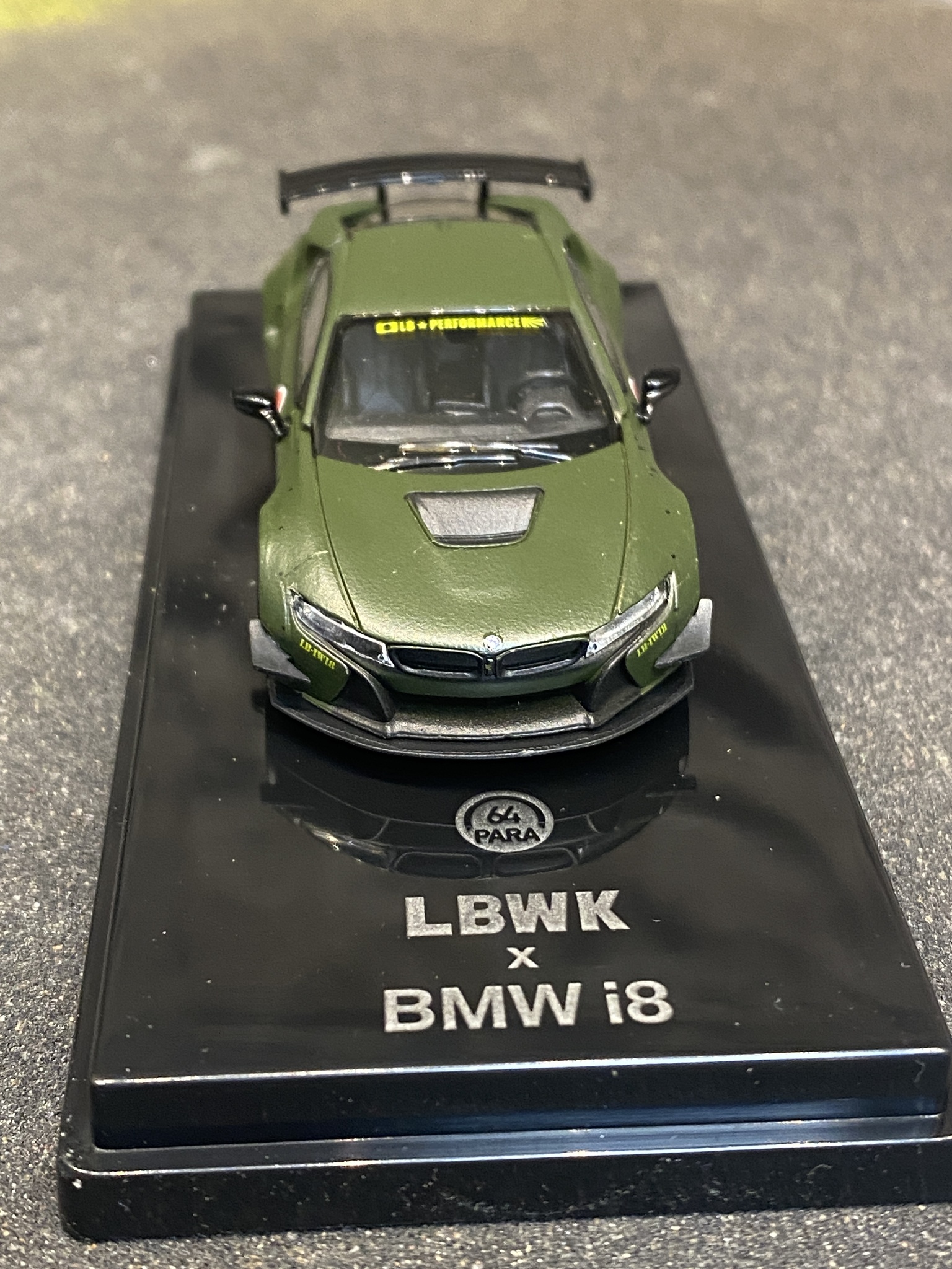 Skala 1/64 BMW i8 Coupe ZERO LBWK fr Para64