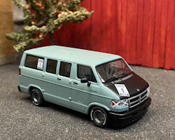 Skala 1/64 Dodge Van, Light green fr TARMAC Works - Global64