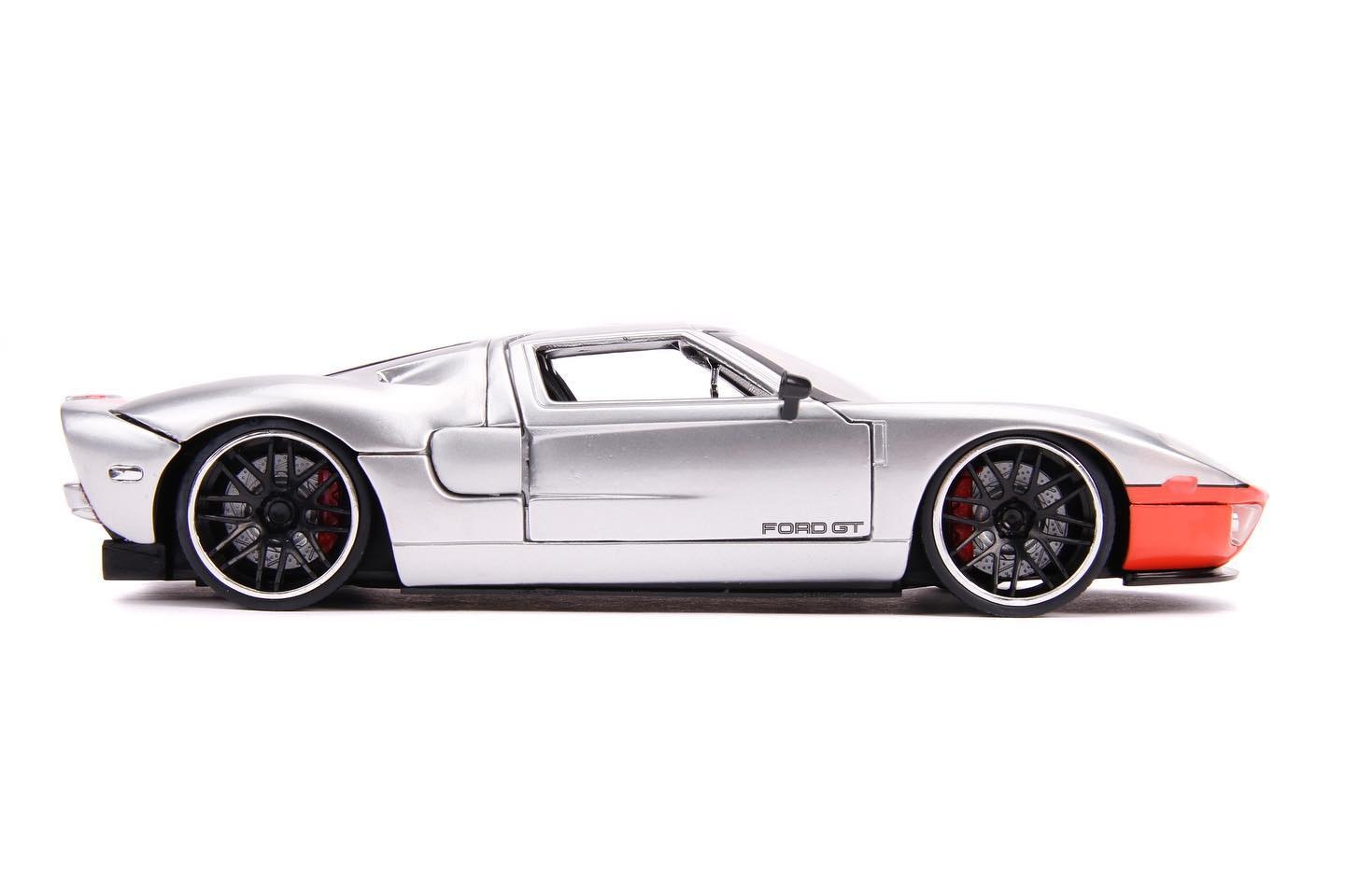 Skala 1/24 2005 Ford GT Silver, fr Jada "Bigtime Muscle"