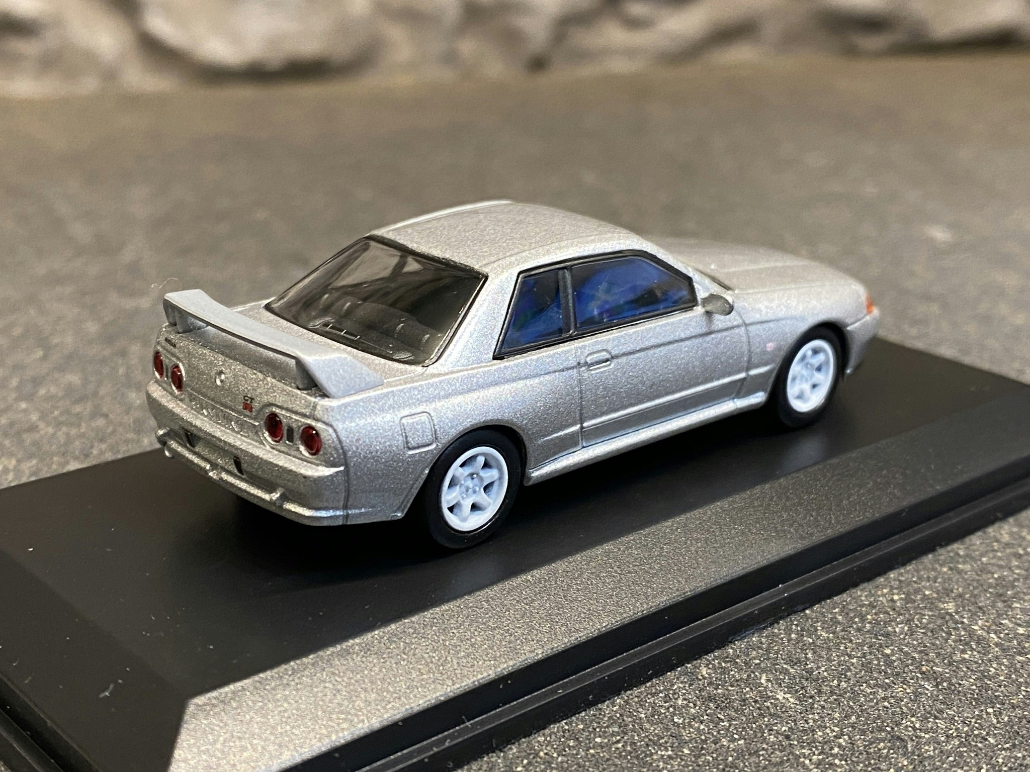Skala 1/64 Nissan Skyline GT-R (BNR32) Silver metallic fr Kyosho