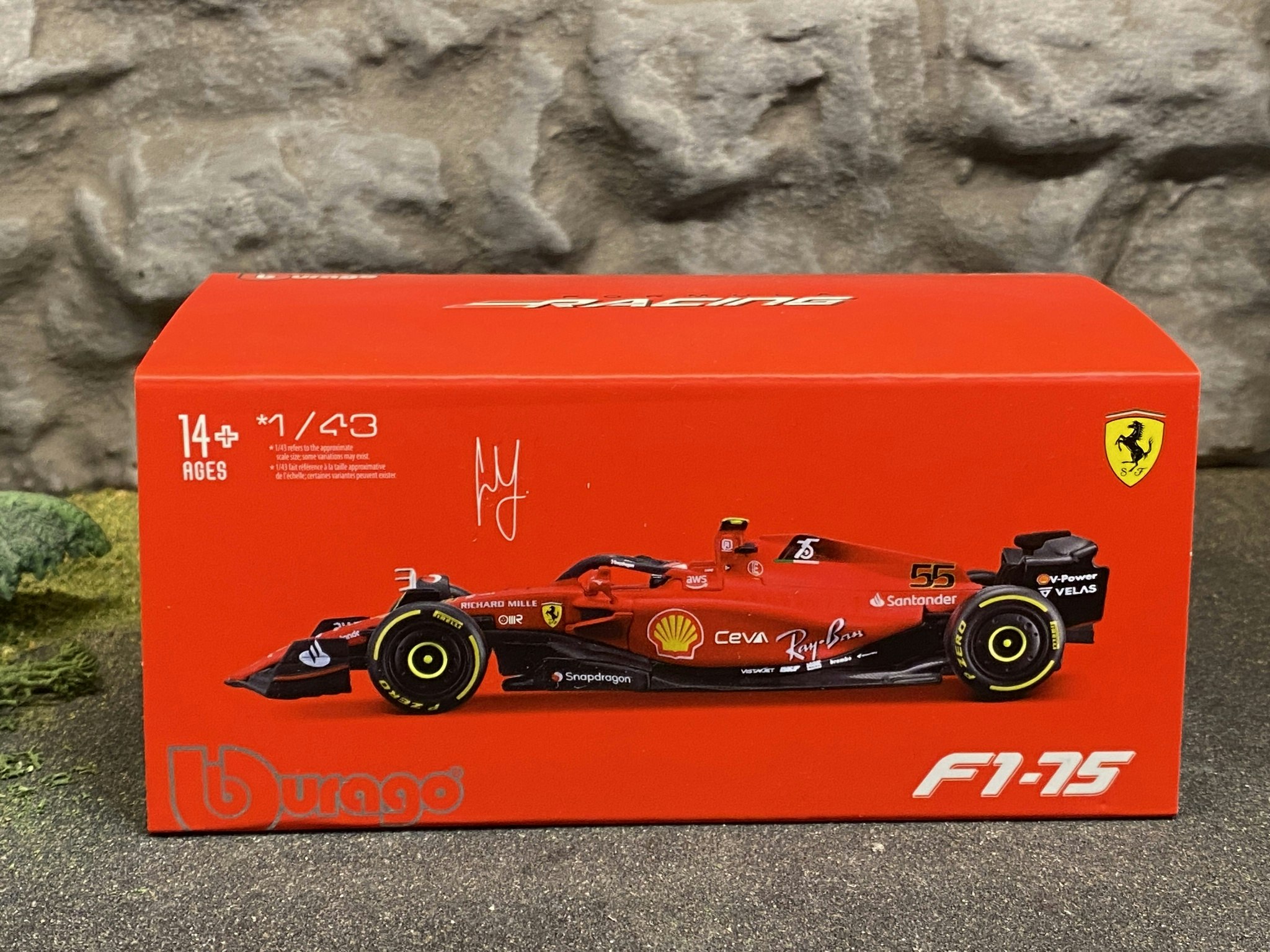 Skala 1/43 Scuderia Ferrari F1-75 #55 C.Sainz w figure inside fr Bburago 36831 #55