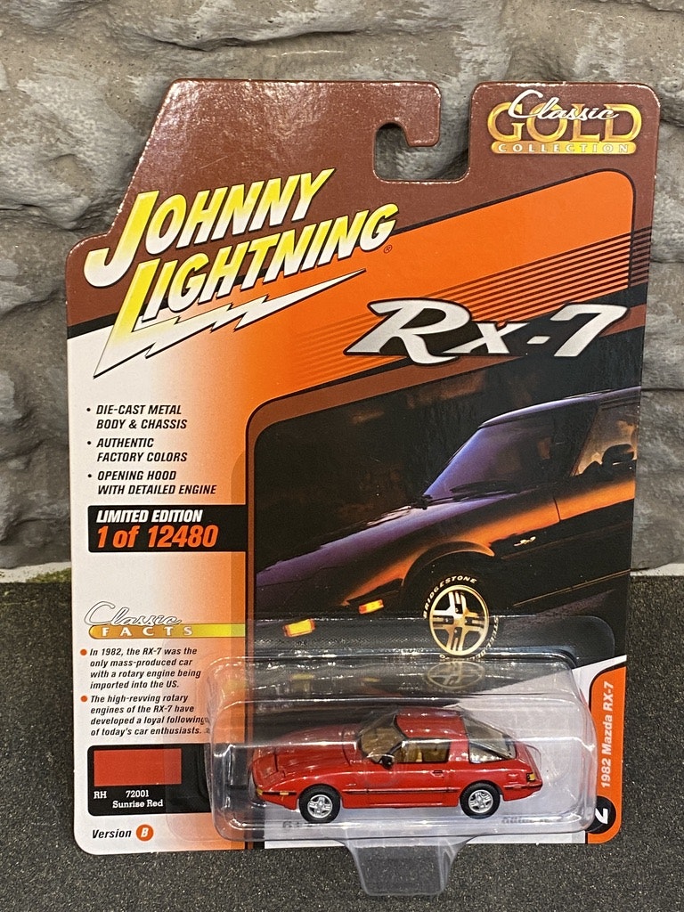 Skala 1/64 - 1982 Mazda RX-7, Red Rel.2 från Johnny Lightning