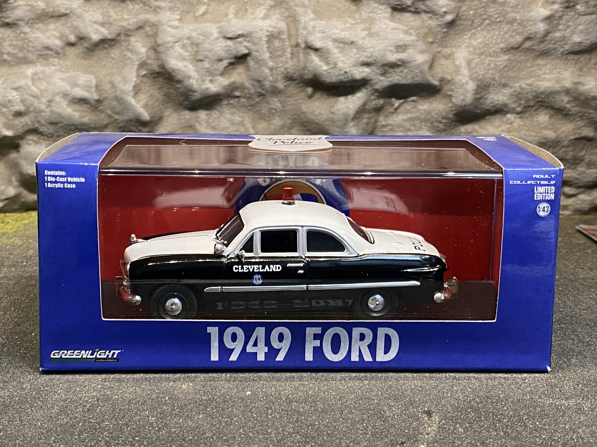 Skala 1/43 1949 Ford - Cleveland Police - Greenlight